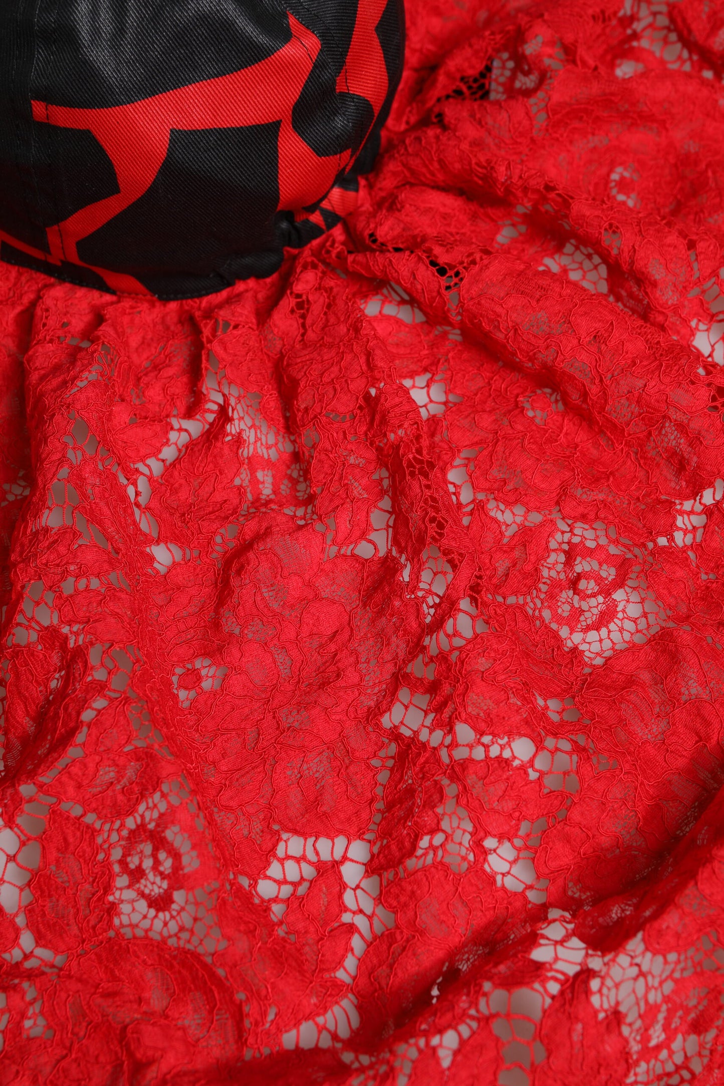 Dolce & Gabbana lippis - Red Black Lace Tulle Cotton Baseball Cap