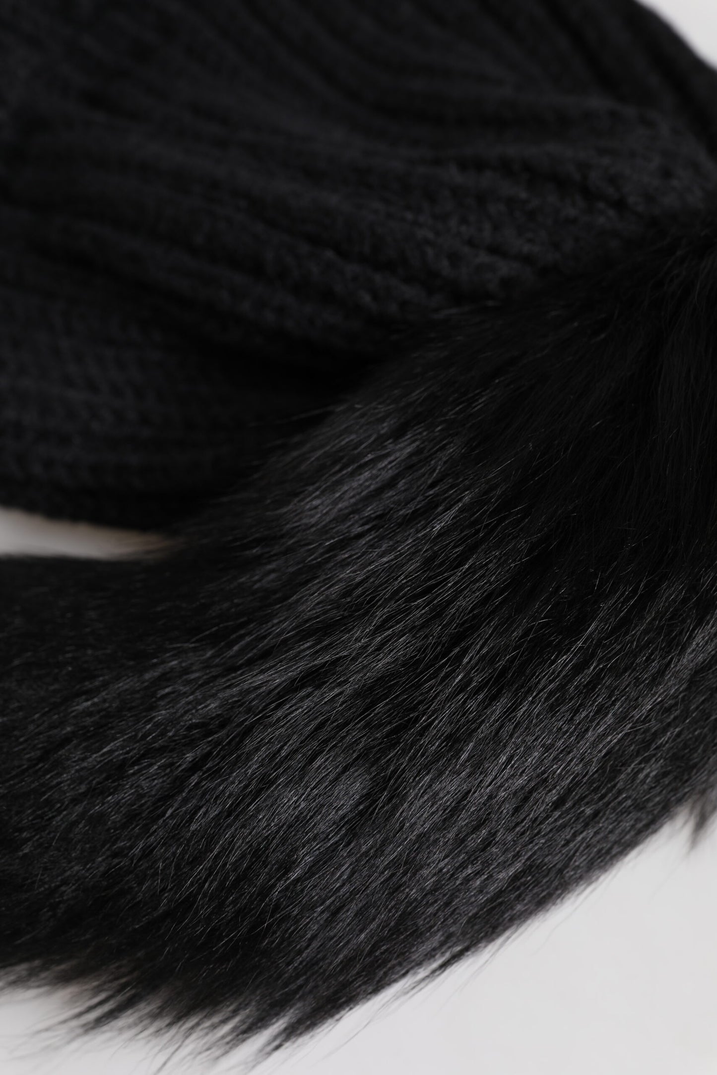 Dolce & Gabbana pipo - Black Acrylic Knitted Fur Winter Beanie Hat