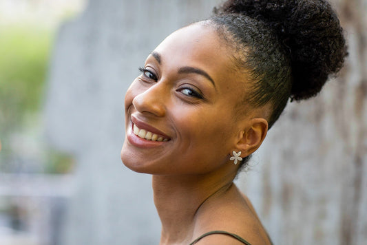 Naisten korvakorut: Miten valitsen oikeat korvakorut kasvojenmuotoon?