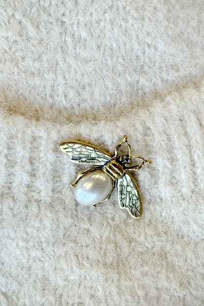 20880-10-628-1 Fashionable oversized cardigan with a decorative brooch and practical pockets - beige-10