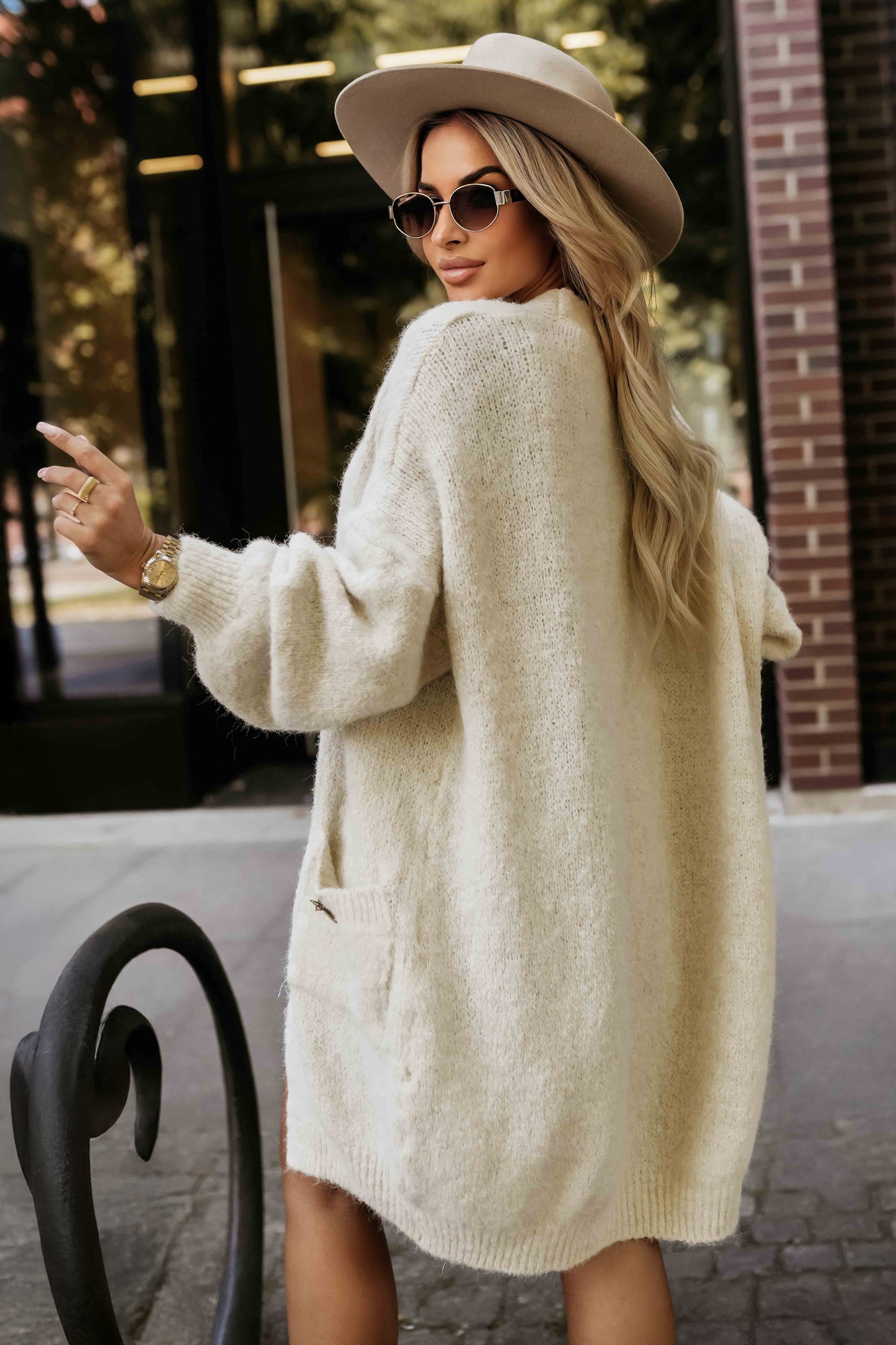 20880-3-628-1 Fashionable oversized cardigan with a decorative brooch and practical pockets - beige-3