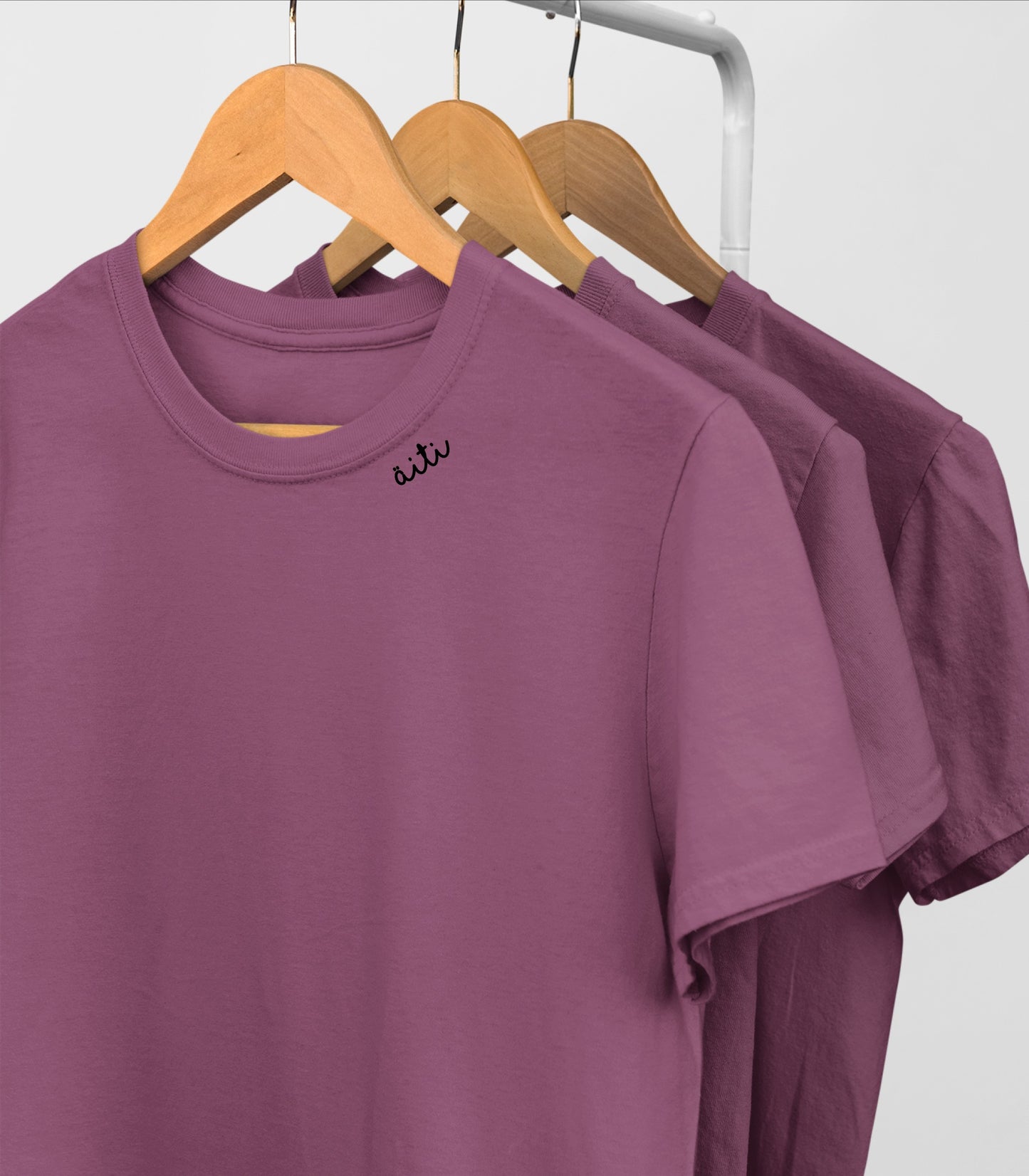 Embroidered Collar Organic Cotton T-shirt "Äiti" (FI)