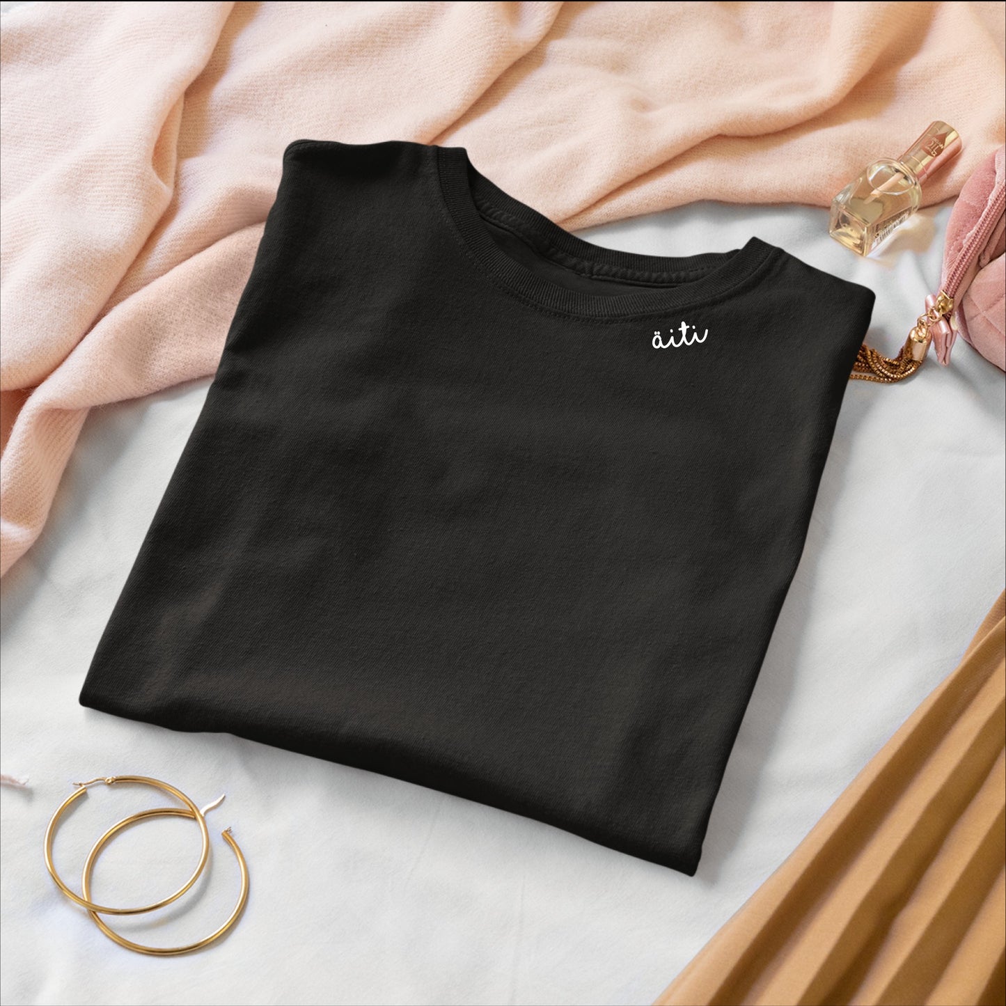 Embroidered Collar Organic Cotton T-shirt "Äiti" (FI)